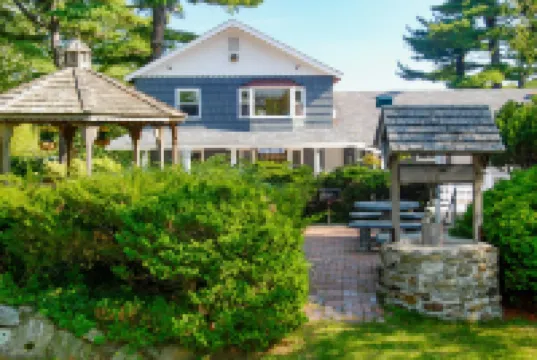 Kittery Inn & Suites Hotel a 