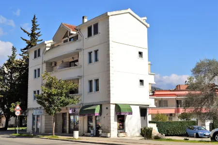 Yeshill Apart & Studio Отели в г. Будва