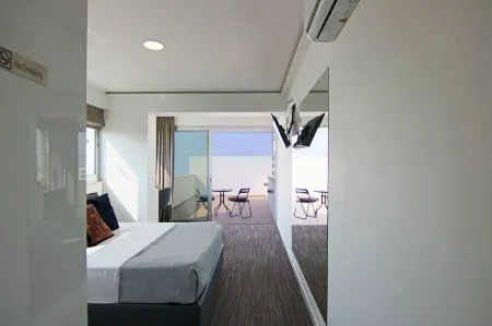 Phaedrus Living: Luxury Suite Nicosia 503 Отели в г. Строволос