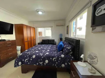 Entire Apartment Tu Nido de Amor Netflix Wifi Hôtels à : Altos De Arroyo Hondo