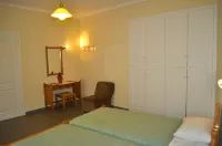 Holiday Studio Apartments Yannis on Agios Gordios Beach in Corfu