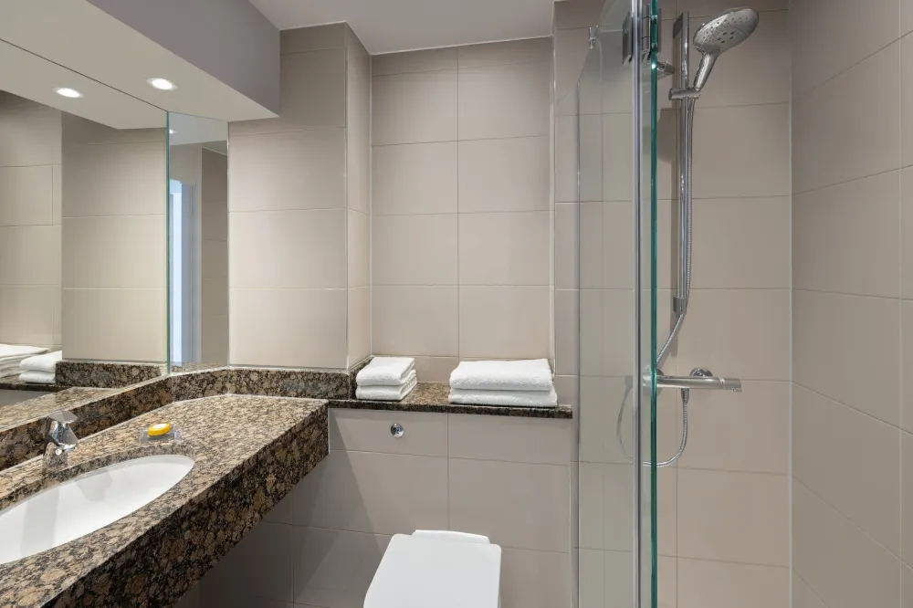 Delta Hotels Bristol City Centre Rooms Photos