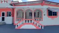 House - Sleeps 6 - Patio - Parking Hotel a 