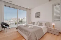Blue Waves Protaras Beachfront Villa 3 - Jacuzzi