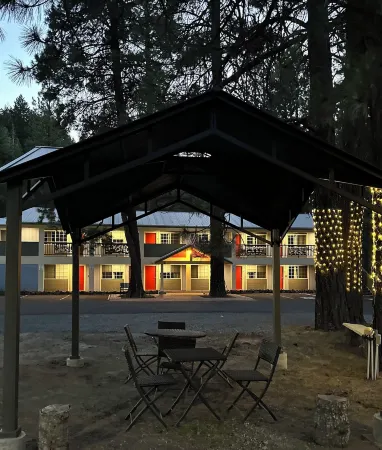 Crater Lake Gateway - Highway 140 Отели рядом с достопримечательностью «Train Mountain Railroad Museum»