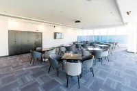 S Plaza Suites Hotel - breakfast