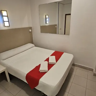Hostal Las Vegas Hotel dekat Mezquita central de Abu Baker Assidiik