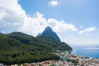 Topaz Apartment Villas-Pool Side Piton v Hotels in Soufriere