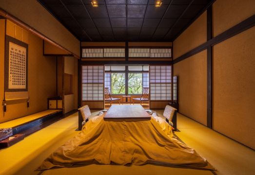 1. 마츠자카야 혼텐..