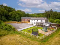 Entire Venue Hire with 8 Bedroom Accommodation - Your Own Pub Experience