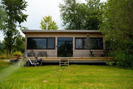 Waterlodge Reidsjonger Отели в г. Tersoal