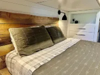 Waterfront Cabin Walkable to Everything! - Hytter
