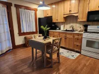 Peaceful Country Garden Suite in the rolling hills of Gambier Hotels in Pleasant Township