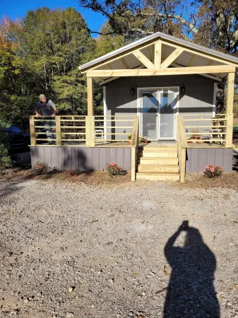 Crossroads to Pickwick Cabin SMOOTH SAILING