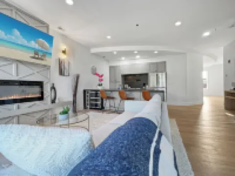 Luxury 2Bed w/ Amazing Views Hotels in Cornelius