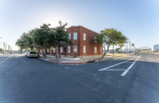 Charming Haven with Unique Design - Stylish Downtown Escape