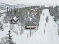 Hot Tub and Scenic Views - Upscale Mountain Retreat