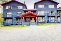 Renovated condo with mountain views, access to hiking & skiing Hotels in Girdwood