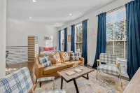 Downtown home near restaurants with full kitchen, washer/dryer, partial AC, WiFi Hotels in Bentonville