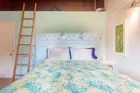 Adorable cottage near the beach w/ wood stove, firepit, & full kitchen Hotels in Copalis Beach