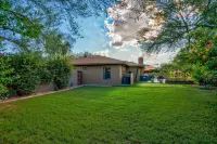 Heated Pool, Outdoor Kitchen and Putting Green - Stylish Oasis