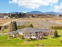 New Skagit Tulip Farm Estate 3 beds 2 baths Hotels in Skagit County