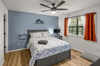 Private Hot Tub and Spacious Yard Near Scenic Trails - Cozy Retreat Hotels in Bella Vista
