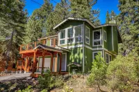 Rustic Charm and Spacious Deck - Cozy Tahoe Getaway فنادق في Kings Beach