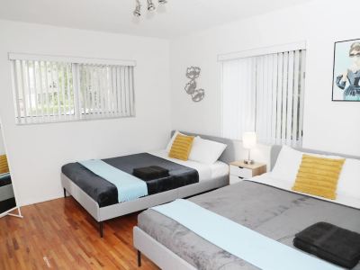 Fully Equipped Kitchen and Free Parking - Beautiful Cozy Haven