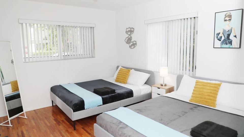 Fully Equipped Kitchen and Free Parking - Beautiful Cozy Haven