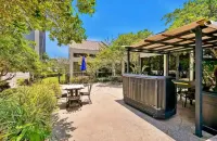 Luxury Lakeview Getaway 1 mile Universal Studios Hotels near Majestic Life Church
