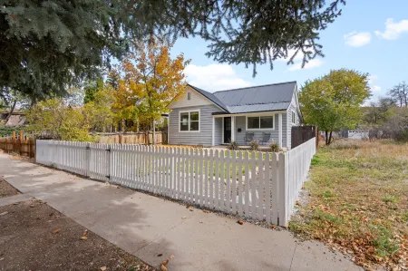 Downtown Location, 5 Min Walk to Train, Great Yard