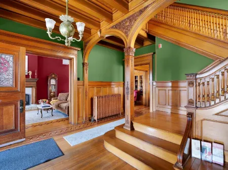 Old Library Inn - J.R.R. Tolkien Room