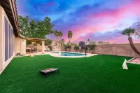 Sparkling Pool and Grassy Backyard Retreat - Gorgeous Family Oasis