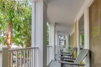 Infinity Pool and Scenic Amenity Terrace - Charming Getaway Отели в г. Мирамар-Бич