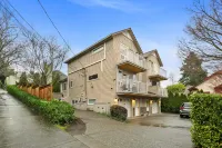 Cozy Home with View Balconies and Private Backyard - Charming Getaway Hotels in Bainbridge