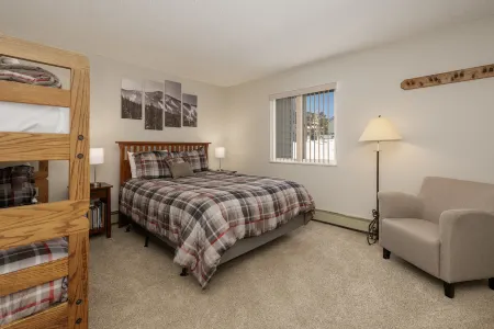 Cozy Retreat with Mountain Views and Clubhouse Access - Inviting Haven Отели в г. Табернаш