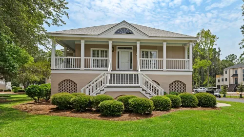 Spacious Screen Porch and Wet Bar - Stylish Coastal Retreat