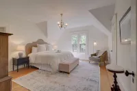 Charming Coastal Getaway with Outdoor Shower - Stunning Seaside Retreat