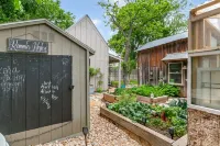 Private Hot Tub and Serene Garden Setting - Inviting Charming Oasis