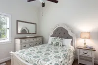 Charming Cottage with Screened Porch and Gourmet Kitchen - Inviting Retreat