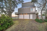 Breathtaking Bay Views and Cozy Fireplace - Beautiful Coastal Haven