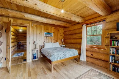Dreamy, dog-friendly cabin home near Cannon Mountain Ski Resort