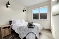 Cycling Oasis with Premium Amenities and Outdoor Space - Stunning Loft Hotels in Bella Vista