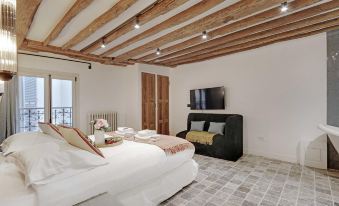 Elegance & Charm in Duplex 3br/8p - Heart 'marais'