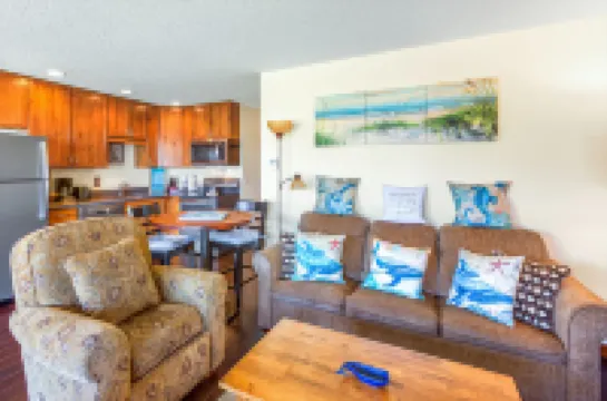 Expansive Ocean Views and Cozy Retreat - Charming Coastal Haven