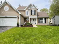 Spacious 3 bedrooms with Yard – Near Naperville, Chicago Hotels near AKIRA