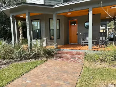 Fully Equipped Kitchen and Central Location - Spacious New Build