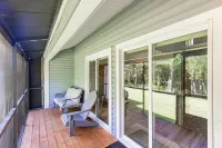 Modern Condo with Pool and Beach Access - Cozy Retreat