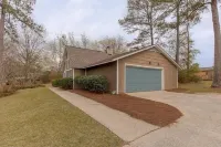 Beautiful home in delightful Perry w/ King Bed